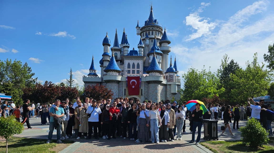 Düzce Anadolu İmam Hatip Lisesi olarak kültürel ve sosyal etkinlik kapsamında Eskişehir gezisi gerçekleştirdik.